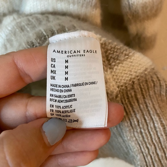 American Eagle Sweater Tan Cream Stripe Fuzzy Soft V-Neck Size Medium - Picture 8 of 9